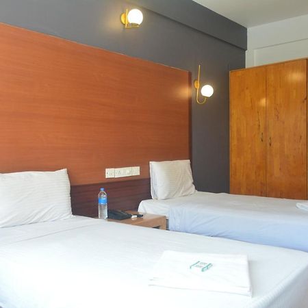 Dejavu Hotel Coimbatore Bagian luar foto