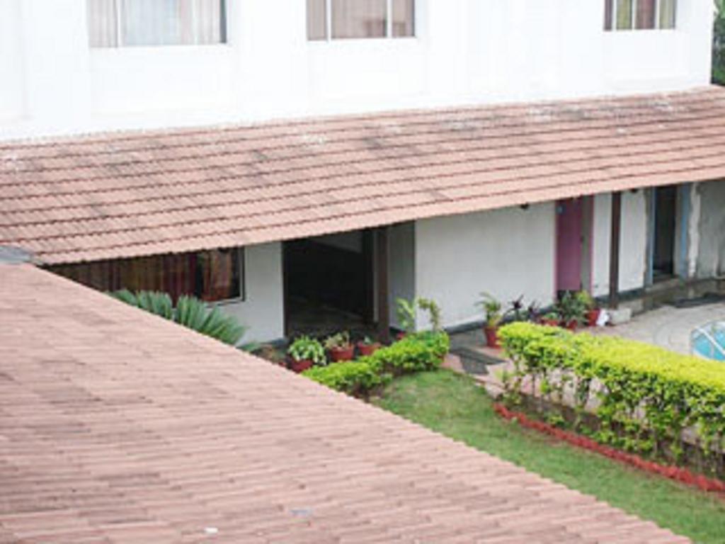 Dejavu Hotel Coimbatore Bagian luar foto