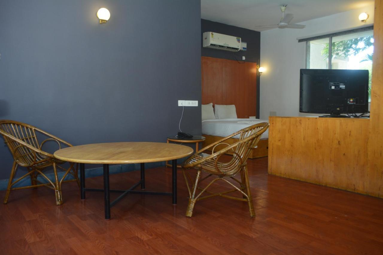 Dejavu Hotel Coimbatore Bagian luar foto