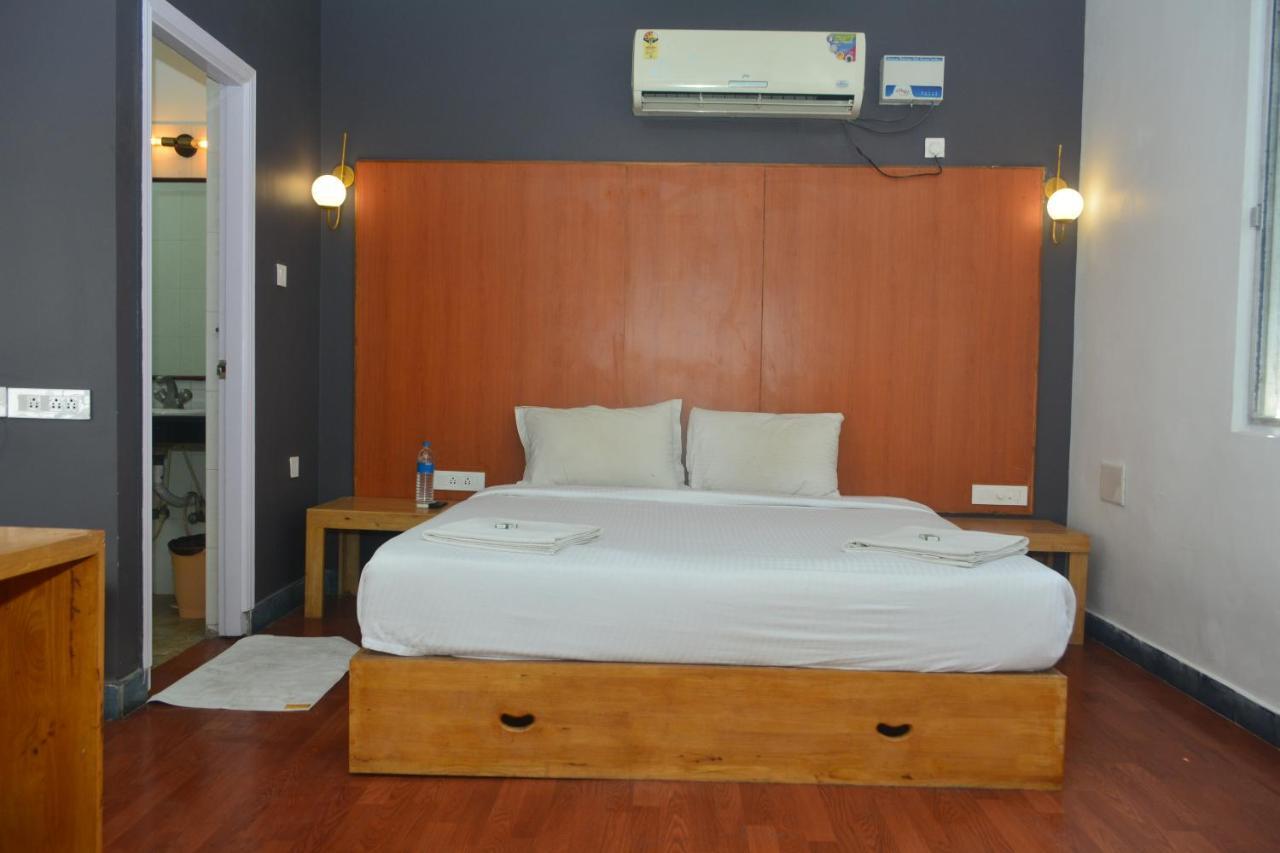 Dejavu Hotel Coimbatore Bagian luar foto