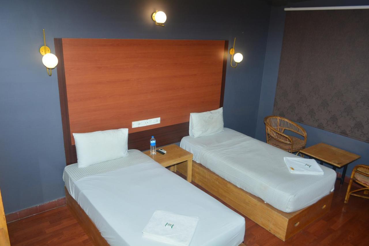 Dejavu Hotel Coimbatore Bagian luar foto