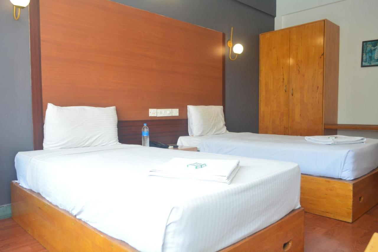 Dejavu Hotel Coimbatore Bagian luar foto