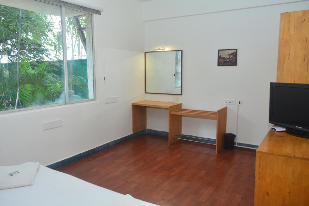 Dejavu Hotel Coimbatore Bagian luar foto