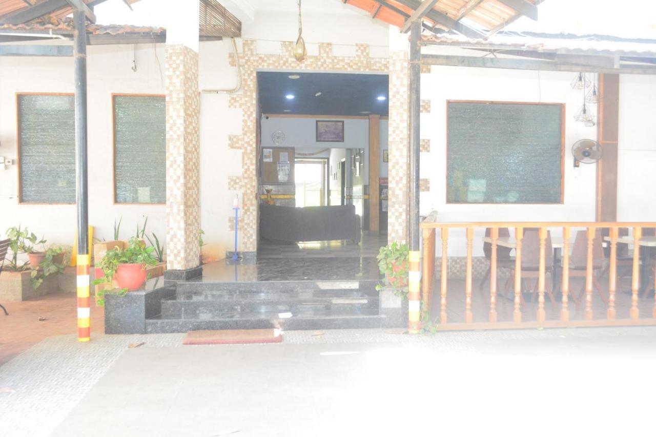 Dejavu Hotel Coimbatore Bagian luar foto