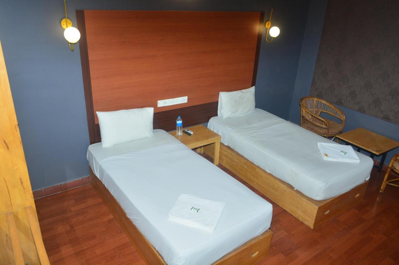 Dejavu Hotel Coimbatore Bagian luar foto
