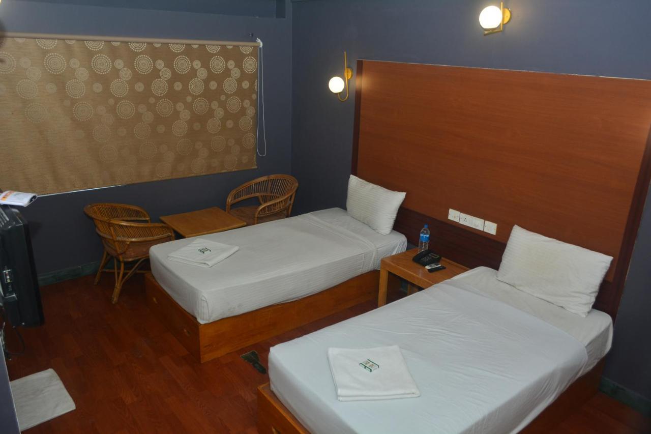 Dejavu Hotel Coimbatore Bagian luar foto