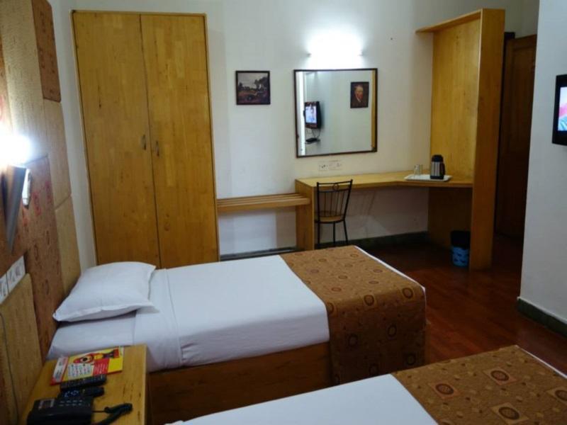 Dejavu Hotel Coimbatore Bagian luar foto