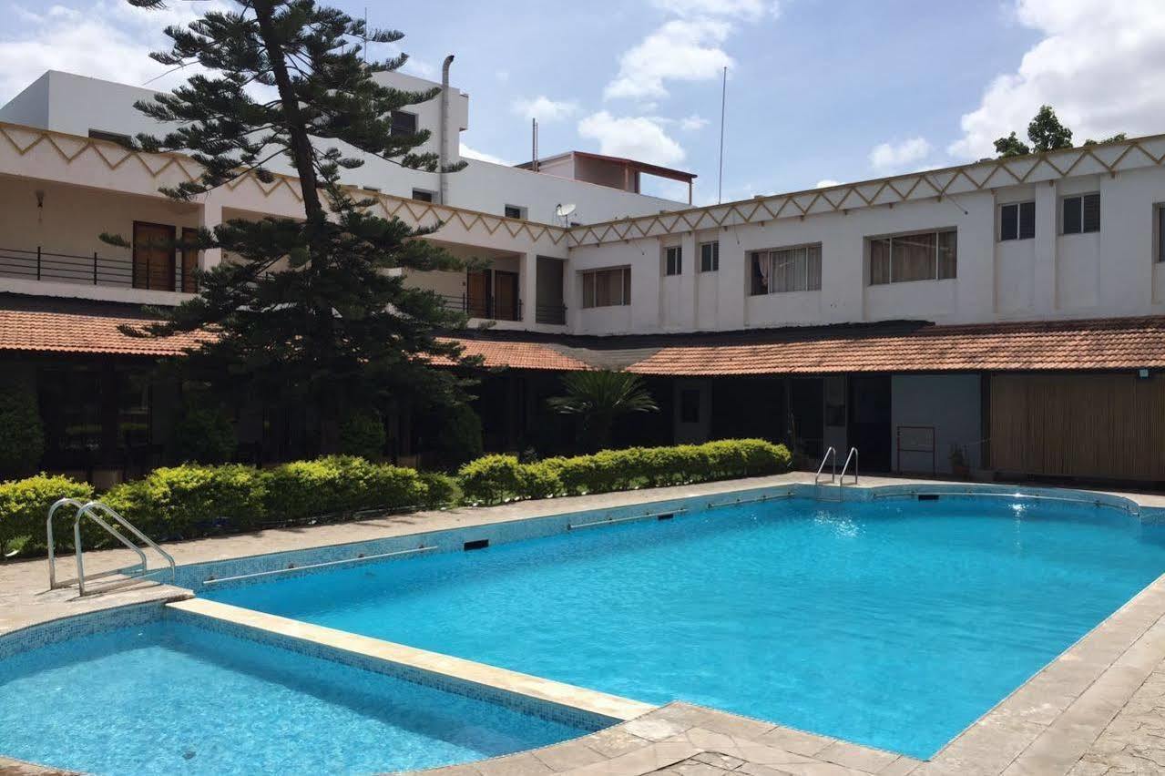 Dejavu Hotel Coimbatore Bagian luar foto